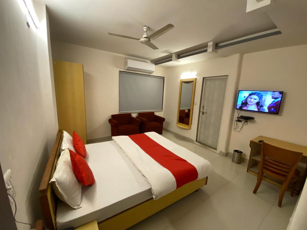 Hotel Riverfront 아흐메다바드 외부 사진