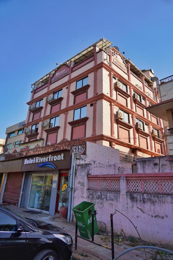Hotel Riverfront 아흐메다바드 외부 사진