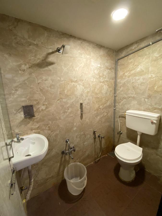Hotel Riverfront 아흐메다바드 외부 사진