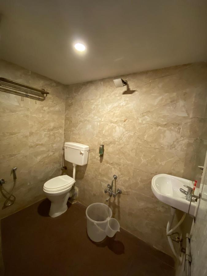 Hotel Riverfront 아흐메다바드 외부 사진