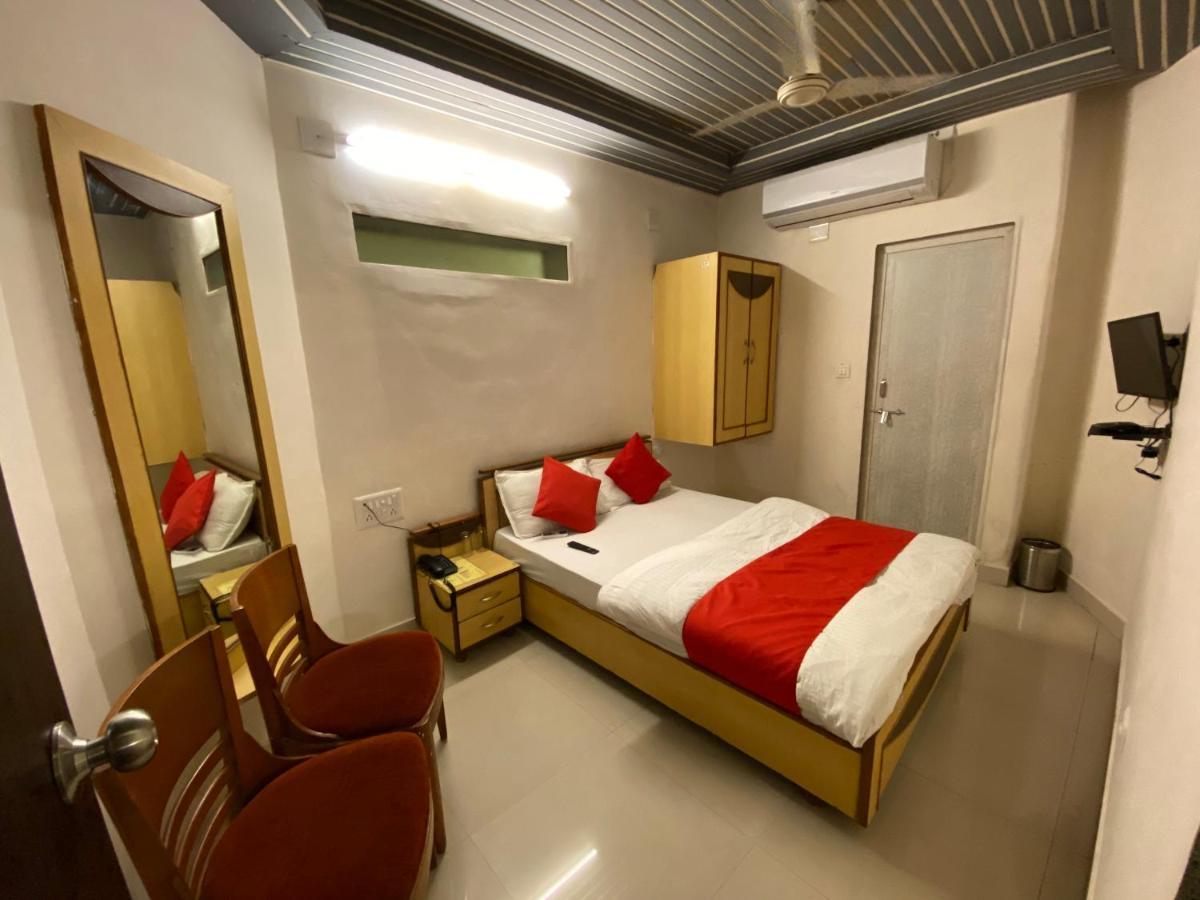Hotel Riverfront 아흐메다바드 외부 사진