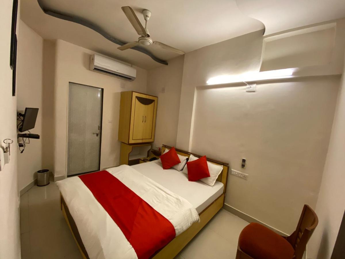Hotel Riverfront 아흐메다바드 외부 사진