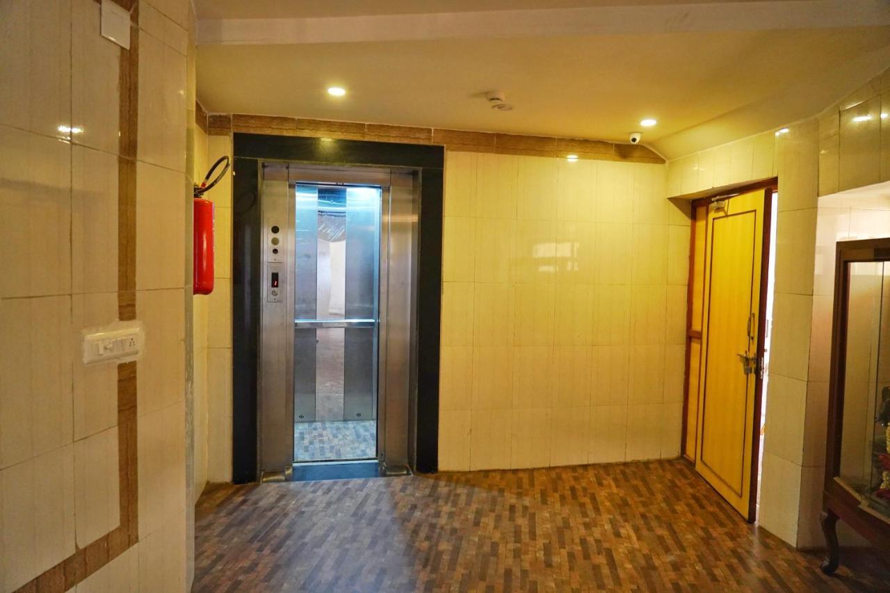 Hotel Riverfront 아흐메다바드 외부 사진