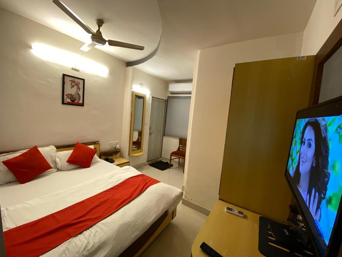 Hotel Riverfront 아흐메다바드 외부 사진