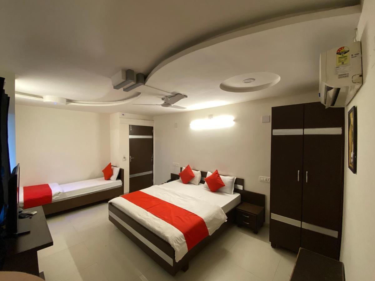 Hotel Riverfront 아흐메다바드 객실 사진