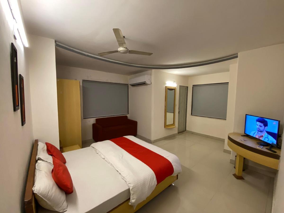 Hotel Riverfront 아흐메다바드 외부 사진