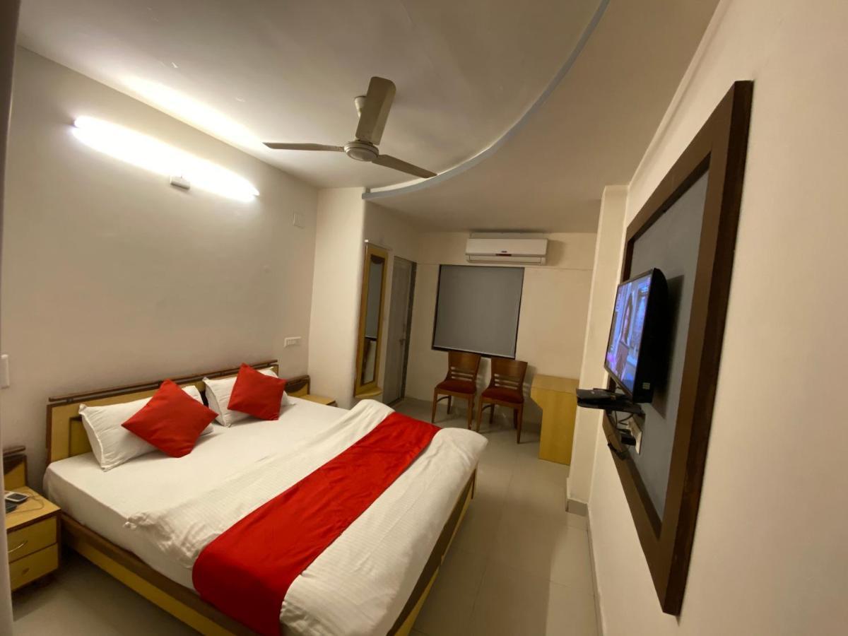 Hotel Riverfront 아흐메다바드 외부 사진