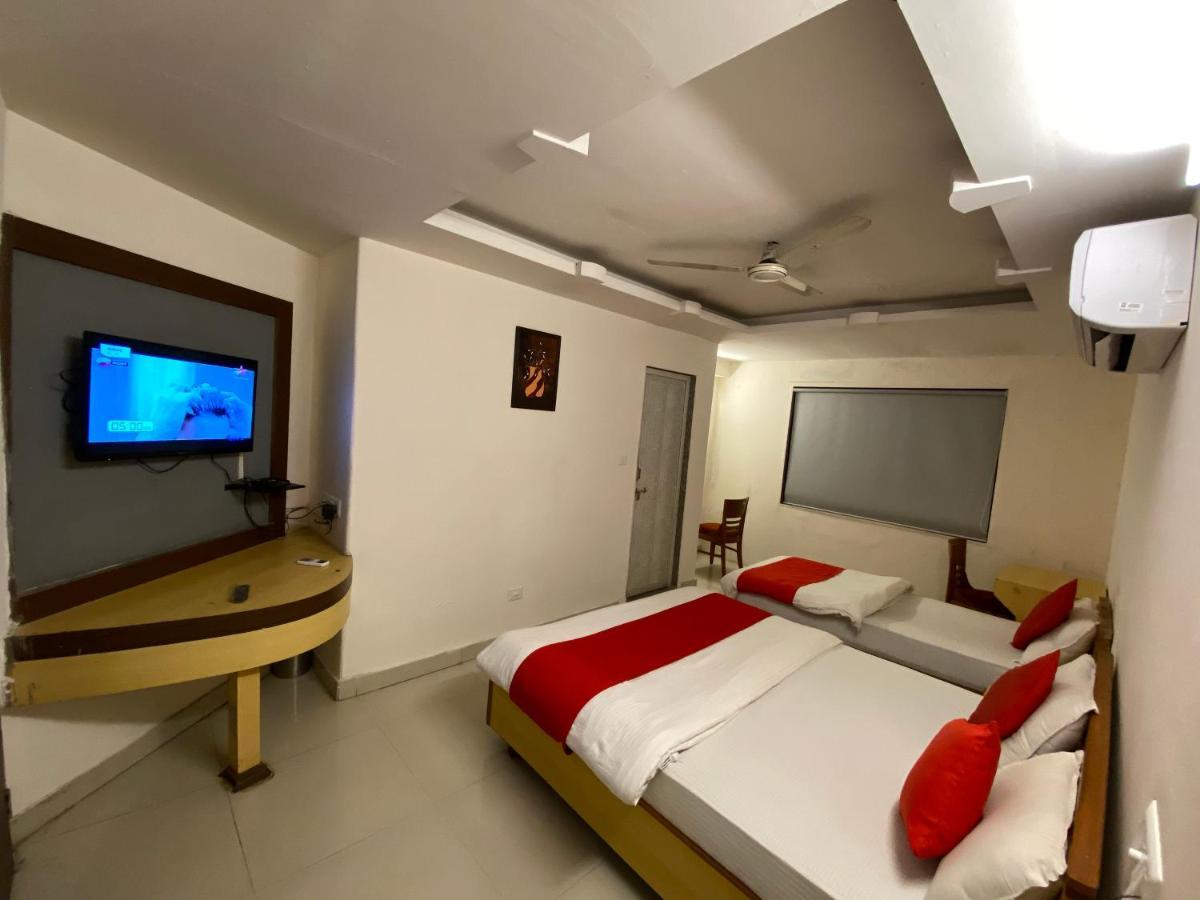 Hotel Riverfront 아흐메다바드 외부 사진