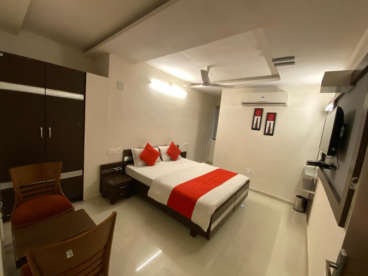 Hotel Riverfront 아흐메다바드 외부 사진