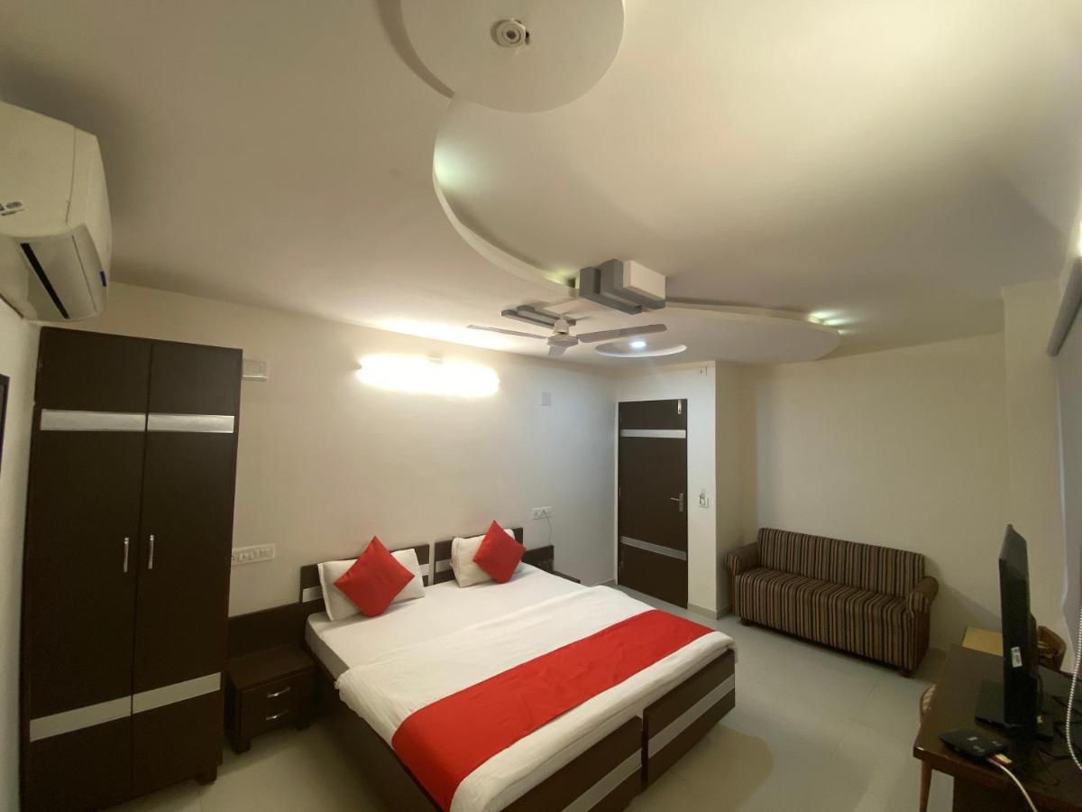 Hotel Riverfront 아흐메다바드 외부 사진
